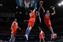 完美体育官网首页-集结日突围战来临，俄克拉荷马雷霆围绕NBA常规赛临场应变，信心回归，轮换策略成焦点