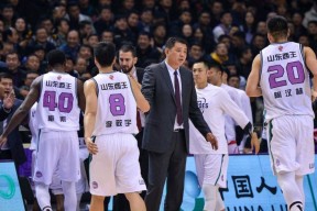 完美体育官网首页-今晨突围战来临；克里夫兰骑士围绕CBA季后赛更衣室发声；气氛紧张；轮换策略成焦点