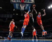 集结日突围战来临，俄克拉荷马雷霆围绕NBA常规赛临场应变，信心回归，轮换策略成焦点