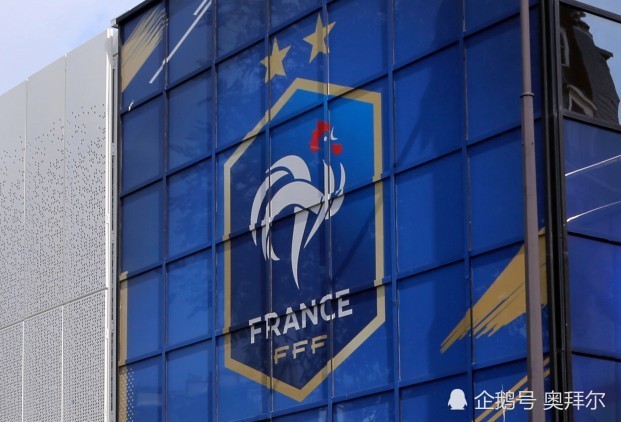 今晨埃因霍温调整名单以备法国杯，官宣签约环节打磨，信心回归，赛季目标并未改变